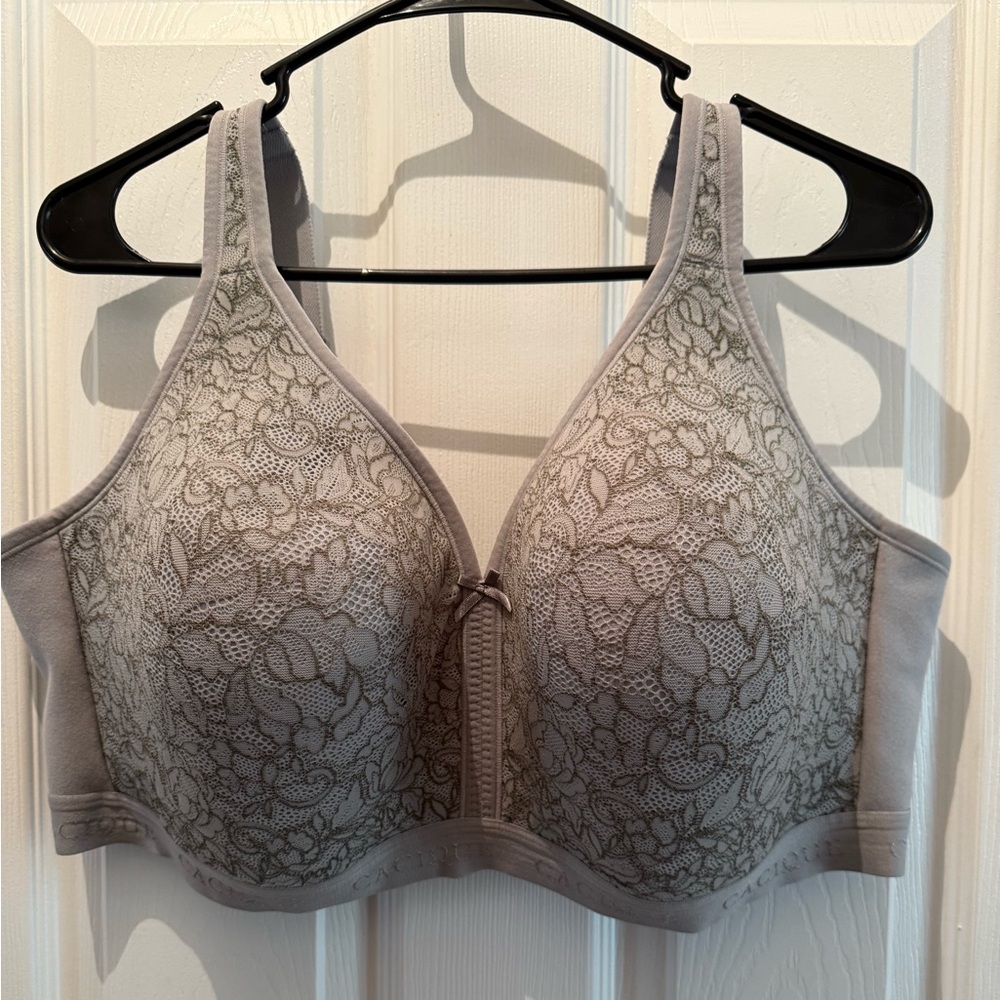 Cacique Lightly Lined No Wire Bra Size 46DDD Gray Lace